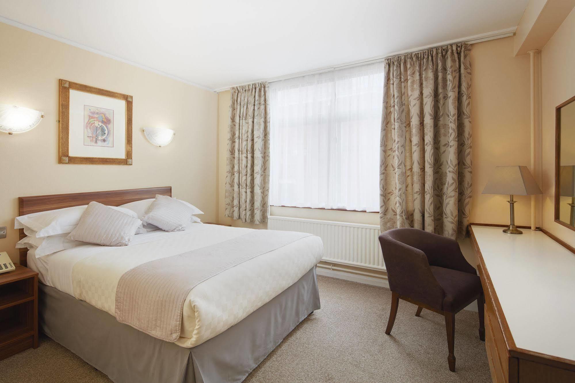 Alma Hotel 3*